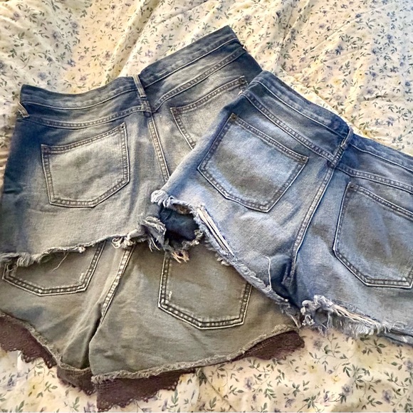 THREE pairs of FREE PEOPLE sz 30 denim shorts in very good pre owned condition. - Picture 2 of 11